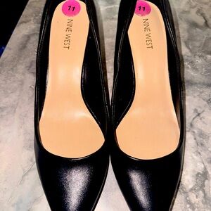 Black 1/2 inch heel Nine West Point toe
